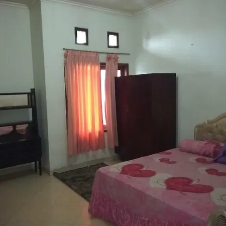Kost Pratama Curug Pondok Kelapa Hotel